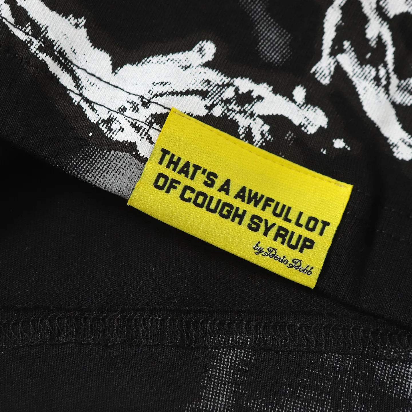#Black I THAT'S A AWFUL LOT OF COUGH SYRUP In Stock Real shot American simple trendy brand loose casual T-shirt Fabric (fabric): 32 counts Weight combed double yarn pure cotton Sizes (size): S-M L X L Color (colour): Black 👉